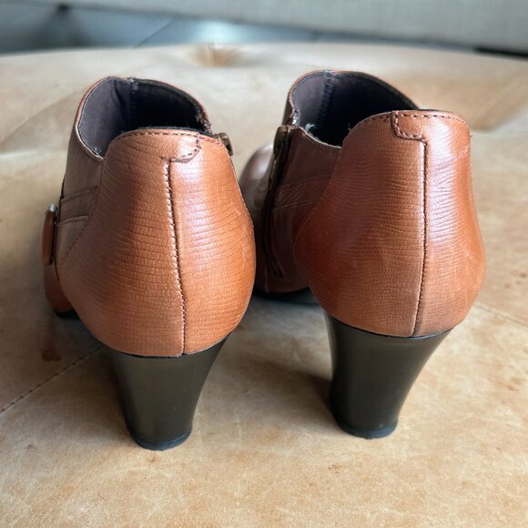 Brown Leather Ankle Booties Soft Classic Heeled Fall Shoes Clarks Bendables, 7 - Picture 10 of 11